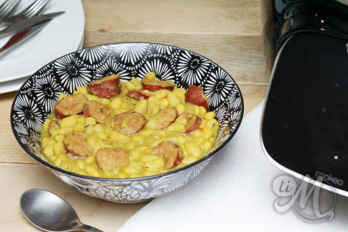 Haricots blancs au curcuma et aux saucisses fumées au cookéo – Ti